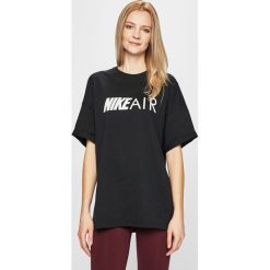 Nike - Top. Czarne topy damskie Nike, s, z nadrukiem, z bawełny, z okrągłym kołnierzem. W wyprzedaży za 139,90 zł.