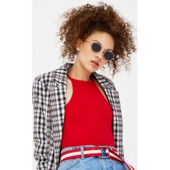 Gładkie body basic z dekoltem halter. Czarne koszulki damskie Pull&Bear, bez wzorów, bez kołnierzyka, bez rękawów. Za 49,90 zł.