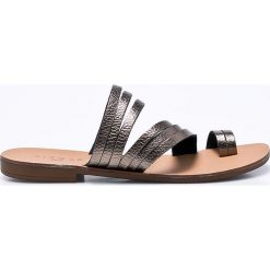 Pieces - Klapki Mavis. Żółte klapki damskie marki Pieces, bez wzorów, ze skóry, bez obcasa, na płaskiej podeszwie. W wyprzedaży za 59,90 zł.