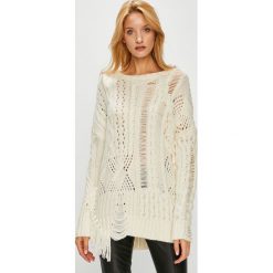 Medicine - Sweter Hand Made. Białe swetry klasyczne damskie marki MEDICINE, s, z poliesteru, z okrągłym kołnierzem. W wyprzedaży za 59,90 zł.