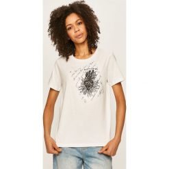 Silvian Heach - T-shirt. Białe bluzki damskie Silvian Heach, s, z aplikacjami, z bawełny, klasyczne, z okrągłym kołnierzem. W wyprzedaży za 159,90 zł.