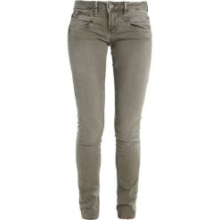 Freeman T. Porter ALEXA Jeansy Slim Fit gun metal. Zielone jeansy damskie Freeman T. Porter, z elastanu. W wyprzedaży za 295,20 zł.