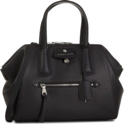 Torebka GUESS - Olivia (IG) HWOLIG L9406 BLA. Czarne torebki klasyczne damskie Guess, z aplikacjami, ze skóry, klasyczne, bez dodatków. W wyprzedaży za 749,00 zł.