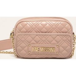 Love Moschino - Torebka. Różowe listonoszki damskie Love Moschino, bez wzorów, ze skóry ekologicznej, na ramię, małe, pikowane, bez dodatków. Za 749,90 zł.