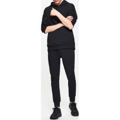 Dresowe joggery - Czarny. Czarne spodnie męskie Cropp, s, z dresówki. Za 119,99 zł.