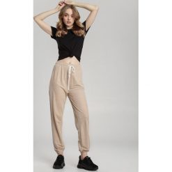 Beżowe Spodnie You Are My One. Brązowe spodnie damskie Renee, s, bez wzorów, z dresówki, długie. Za 59,99 zł.