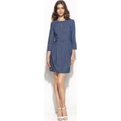 Skromna Jeansowa Sukienka Tulipan. Niebieskie sukienki damskie Molly.pl, do pracy, s, bez wzorów, z jeansu, eleganckie, bez kołnierzyka, bez rękawów, tulipan. Za 139,90 zł.