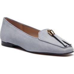 Lordsy STUART WEITZMAN - Slipknot YL96091 Dovetail Suede. Szare półbuty damskie Stuart Weitzman, bez wzorów, ze skóry, eleganckie, bez obcasa, na obcasie, bez zapięcia. W wyprzedaży za 939,00 zł.