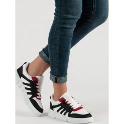 WYGODNE OBUWIE SPORTOWE. Buty sportowe damskie Merg, bez wzorów, ze skóry ekologicznej, sportowe. Za 89,90 zł.