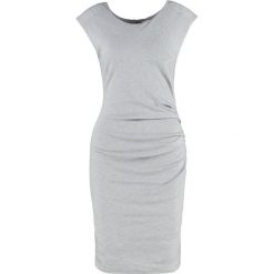 Kaffe INDIA O NECK Sukienka etui grey. Szare sukienki damskie marki Kaffe, xxl, bez wzorów, z elastanu, z okrągłym kołnierzem, bez rękawów. Za 369,00 zł.