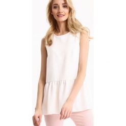 Bluzka bez rękawów. Białe bluzki damskie Top Secret, bez wzorów, eleganckie, z okrągłym kołnierzem, bez rękawów. W wyprzedaży za 39,99 zł.