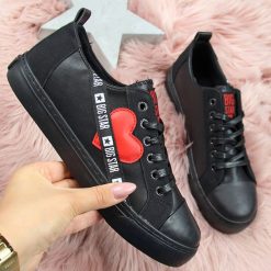Trampki damskie niskie czarne Big Star EE274256 - czarny. Czarne trampki i tenisówki damskie BIG STAR, bez wzorów, bez zapięcia. Za 77,99 zł.