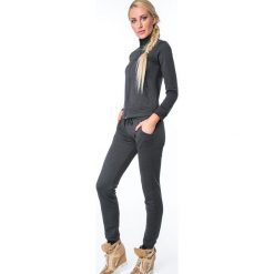 Spodnie dresowe z prążkowanego materiału czarne MR15672. Czarne spodnie damskie Fasardi, xl, z dresówki. Za 79,00 zł.