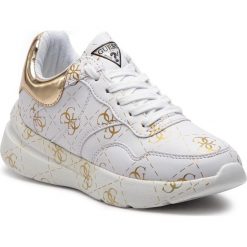 Sneakersy GUESS - FL5MAY FAL12 WHIGO. Żółte półbuty damskie marki Guess, na co dzień, z aplikacjami, ze skóry ekologicznej, bez obcasa, na koturnie, bez zapięcia. Za 529,00 zł.