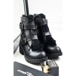 Czarne Botki Vegas Love. Czarne workery damskie vices, ze skóry, za kostkę, bez obcasa, na obcasie, z paskami. Za 59,99 zł.