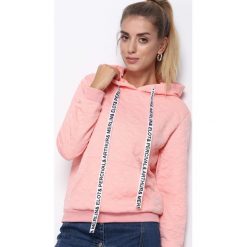 Łososiowa Bluza Inspire Me. Czerwone bluzy z kapturem damskie Born2be, xl. Za 49,99 zł.