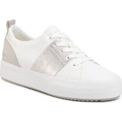 Sneakersy GEOX - D Blomiee H. A D02DZA 0BCBN C0007 White/Silver. Białe półbuty damskie Geox, na co dzień, bez wzorów, ze skóry ekologicznej, bez obcasa, na płaskiej podeszwie, bez zapięcia. W wyprzedaży za 309,00 zł.