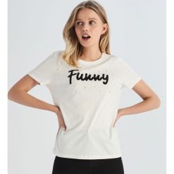 T-shirt Funny - Kremowy. Białe t-shirty damskie marki Sinsay, s, bez wzorów, bez kołnierzyka. Za 19,99 zł.