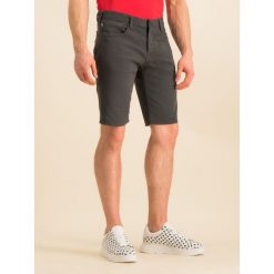 Szorty materiałowe Emporio Armani 3H1PA6 1N4ZZ 0651. Szare spodenki i szorty męskie Emporio Armani, m, bez wzorów, z elastanu. W wyprzedaży za 329,00 zł.