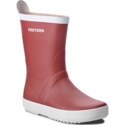 Kalosze TRETORN - Wings 472800 Oak Red 059. Czerwone kalosze damskie Tretorn, z tworzywa sztucznego, bez obcasa, bez zapięcia. W wyprzedaży za 209,00 zł.