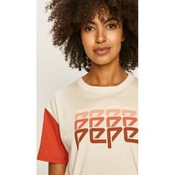 Pepe Jeans - T-shirt Penelope Archive. Białe bluzki damskie Pepe Jeans, s, z nadrukiem, z bawełny, casualowe, z okrągłym kołnierzem, z krótkim rękawem. Za 179,90 zł.