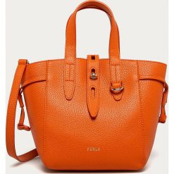 Furla - Torebka skórzana. Pomarańczowe listonoszki damskie Furla, w paski, ze skóry, na ramię, małe, bez dodatków. Za 1299,00 zł.