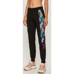 EA7 Emporio Armani - Spodnie. Czarne spodnie damskie EA7 Emporio Armani, s, z elastanu. W wyprzedaży za 389,90 zł.