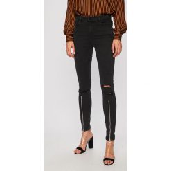 Guess Jeans - Jeansy. Czarne jeansy damskie Guess Jeans, z aplikacjami, z elastanu, z podwyższonym stanem. Za 549,90 zł.