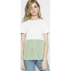 Only - Top. Białe topy damskie marki ONLY, s, z nadrukiem, z bawełny, z okrągłym kołnierzem. W wyprzedaży za 49,90 zł.