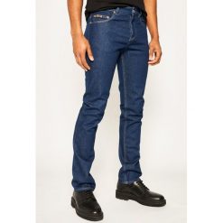 Jeansy Regular Fit Versace Jeans Couture A2GVA0SI. Niebieskie jeansy męskie Versace Jeans Couture, m, bez wzorów, z elastanu. W wyprzedaży za 799,00 zł.
