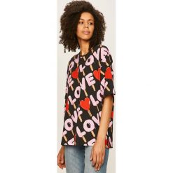 Love Moschino - T-shirt. Bluzki damskie Love Moschino, m, bez wzorów, z bawełny, z okrągłym kołnierzem. W wyprzedaży za 399,90 zł.