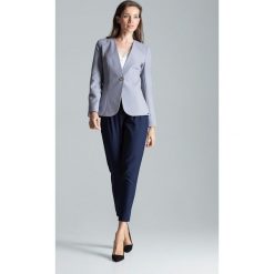 Żakiet damski klasyczny szary - m. Szare żakiety damskie e-margeritka.pl, na co dzień, m, bez wzorów, z tkaniny, eleganckie, z klasycznym kołnierzykiem, z długim rękawem, długie, maxi, proste. Za 173,99 zł.