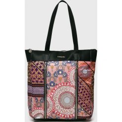 Desigual - Torebka. Szare torebki klasyczne damskie Desigual, z nadrukiem, z poliesteru, casualowe, na ramię, duże, z nadrukiem, bez dodatków. W wyprzedaży za 269,90 zł.