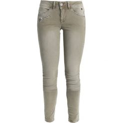 Freeman T. Porter CORALIE Jeansy Slim Fit gun metal. Zielone rurki damskie Freeman T. Porter. W wyprzedaży za 303,20 zł.