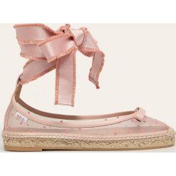 Red Valentino - Espadryle. Różowe espadryle damskie Red Valentino, bez wzorów, ze skóry, bez obcasa, na obcasie. W wyprzedaży za 959,90 zł.