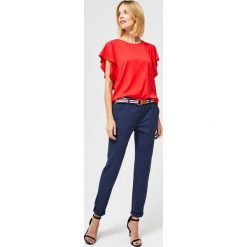Spodnie typu chinos. Niebieskie spodnie damskie Moodo, s, w paski, z elastanu. Za 59,99 zł.