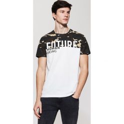T-shirty męskie: T-shirt z nadrukiem - Kremowy