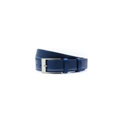 Granatowy pasek z białym i niebieskim przeszyciem KMG24. Niebieskie paski męskie Modini Moda Męska, w paski, z jeansu, eleganckie. Za 58,50 zł.