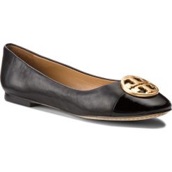 Baleriny TORY BURCH - Chelsea Cap-Toe Ballet 46882 Black/Black 009. Czarne baleriny damskie Tory Burch, bez wzorów, ze skóry, klasyczne, bez obcasa, na płaskiej podeszwie. W wyprzedaży za 649,00 zł.