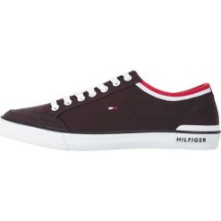 Tommy Hilfiger Core Tenisówki Niebieski. Niebieskie trampki męskie TOMMY HILFIGER, bez wzorów, z materiału, bez zapięcia. Za 378,95 zł.