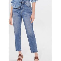 Jeansy mom fit - Granatowy. Niebieskie jeansy damskie Mohito. Za 139,99 zł.