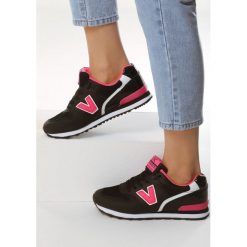 Czarne Buty Sportowe At This Time. Czarne buty sportowe damskie Born2be, bez wzorów, z materiału, sportowe. Za 64,99 zł.