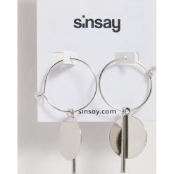 Okrągłe kolczyki z zawieszkami - Jasny szary. Szare kolczyki damskie Sinsay. Za 10,00 zł.
