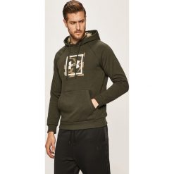 Under Armour - Bluza. Zielone bluzy męskie Under Armour, m, z nadrukiem, z bawełny, z kapturem, bez rękawów, z kapturem. W wyprzedaży za 199,90 zł.