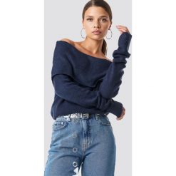 NA-KD Szeroki sweter z odkrytymi ramionami - Blue. Niebieskie swetry damskie NA-KD, bez wzorów, z dzianiny, bez rękawów, bez kaptura. Za 80,95 zł.