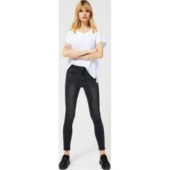 Jeansy typu high waist z lampasami. Czarne jeansy damskie Moodo, xl, bez wzorów, z elastanu, z podwyższonym stanem. Za 119,99 zł.