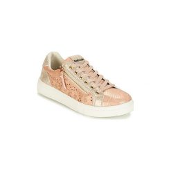 Buty Refresh 69953. Różowe trampki i tenisówki damskie marki Refresh, bez wzorów, bez zapięcia. Za 219,00 zł.