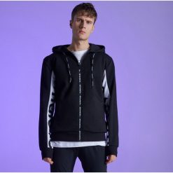 Rozpinana bluza z kapturem kolekcja Whatever - Czarny. Czarne bluzy męskie marki Cropp, s, bez wzorów, z kapturem, bez rękawów, z kapturem. Za 139,99 zł.