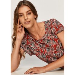 Answear - T-shirt Answear Lab. Czerwone bluzki damskie ANSWEAR, s, bez wzorów, z bawełny, casualowe, z okrągłym kołnierzem, z krótkim rękawem. Za 49,90 zł.