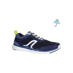 Buty męskie do szybkiego marszu PW 580 RespiDry nieprzemakalne niebiesko-szare. Niebieskie buty sportowe męskie marki NEWFEEL, z poliesteru, bez zapięcia, trekkingowe. Za 149,99 zł.